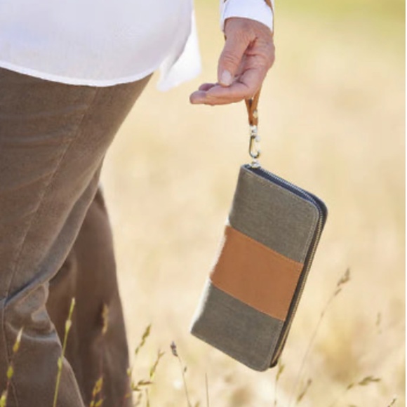 Oughton Paddock Wristlet Wallet Vintage Canvasn- NWT - Picture 9 of 9